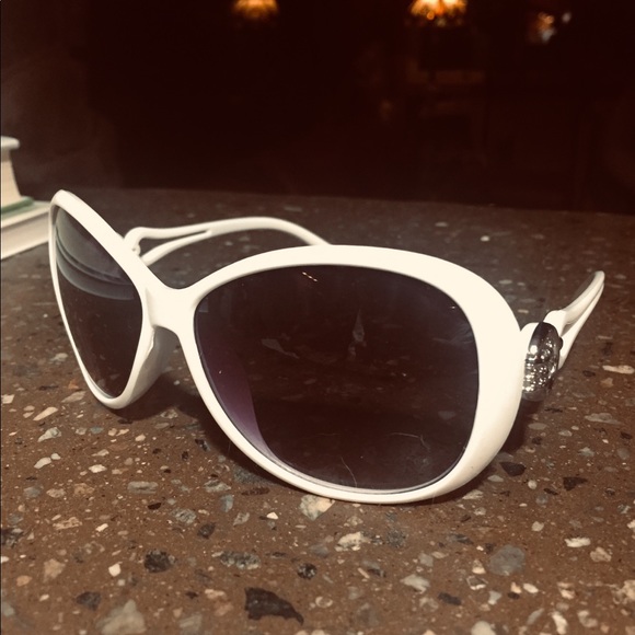 Accessories - “JACKI O”Style GorG SUNGLASSES White Soo SHARP ❤️